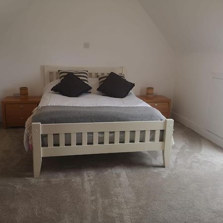 Spacious And Warm 2 Bedroom Apartment Sleeps Up To 5 Athy Kültér fotó