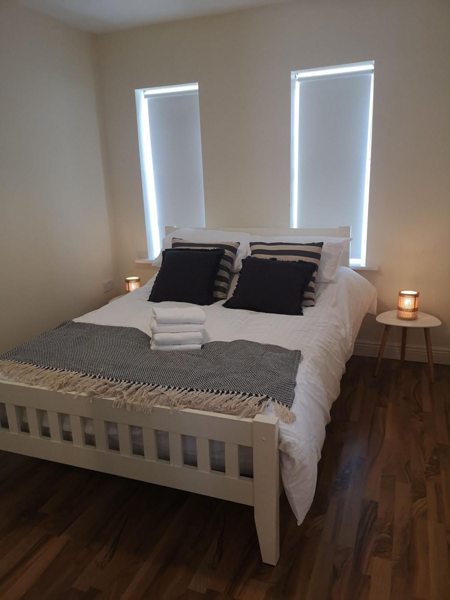 Spacious And Warm 2 Bedroom Apartment Sleeps Up To 5 Athy Kültér fotó